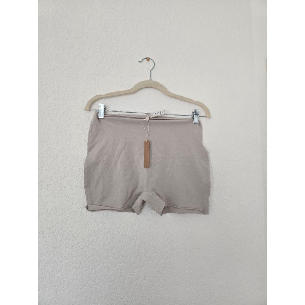 NWT Raw Edge Shorts Size Large